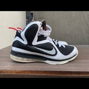 Nike Air Max LeBron 9 Freegum Size 11.5